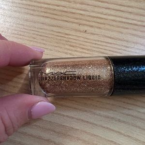 MAC Dazzleshadow Liquid Eyeshadow shade Flash and Dash.